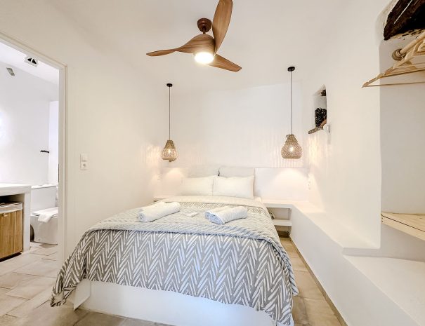 Double bedroom with traditional Cretan details in Guesthouse 2