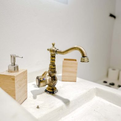Bathroom sink with traditional brass tap in Guesthouse 2