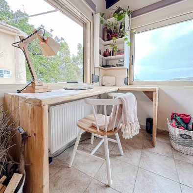Workspace with panoramic mountain views in Mountain Bliss Guesthouse 1