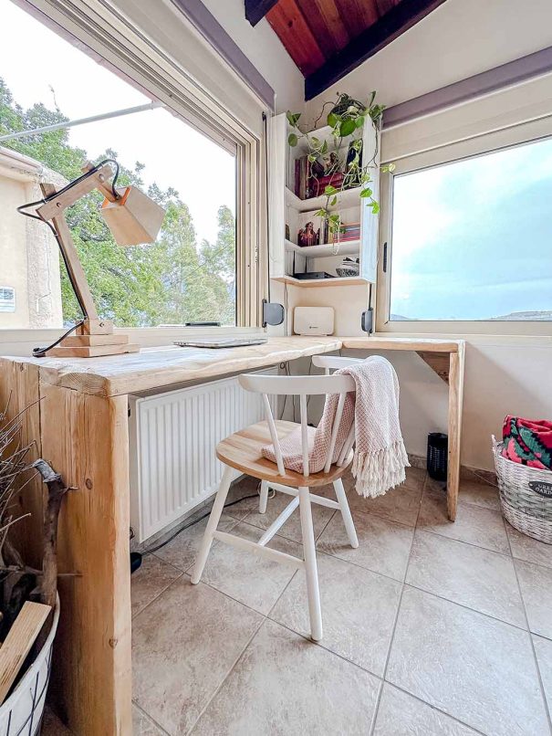 Workspace with panoramic mountain views in Mountain Bliss Guesthouse 1