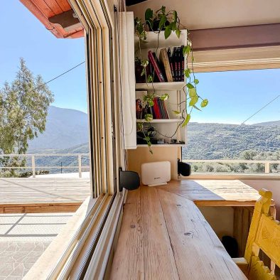 Workspace with panoramic mountain views in Guesthouse 1