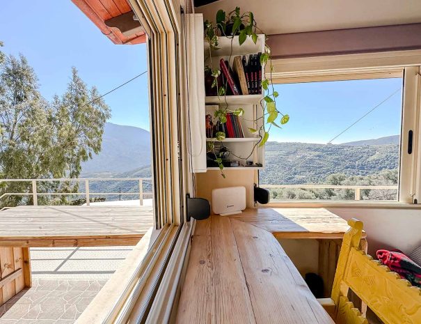 Workspace with panoramic mountain views in Guesthouse 1