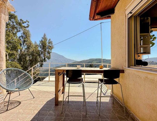 Outdoor workspace with panoramic mountain views at Guesthouse 1